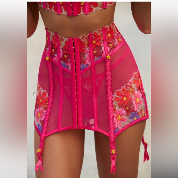 NWT for Love & Lemons Anemone Floral Garter Skirt 🩷